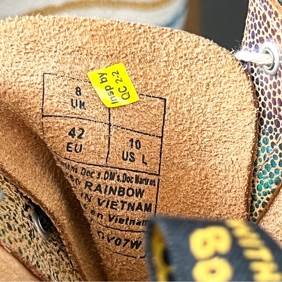 Dr. Martens 1460 Sand Rainbow Ray Multi Leather 8-Eye Boots Women’s Size 10 - Picture 6 of 8